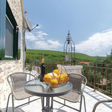 Awesome Home In Smokvica With Kitchen Eksteriør bilde