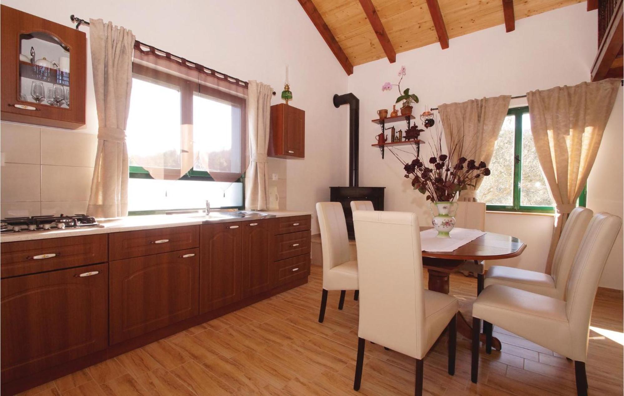 Awesome Home In Smokvica With Kitchen Eksteriør bilde