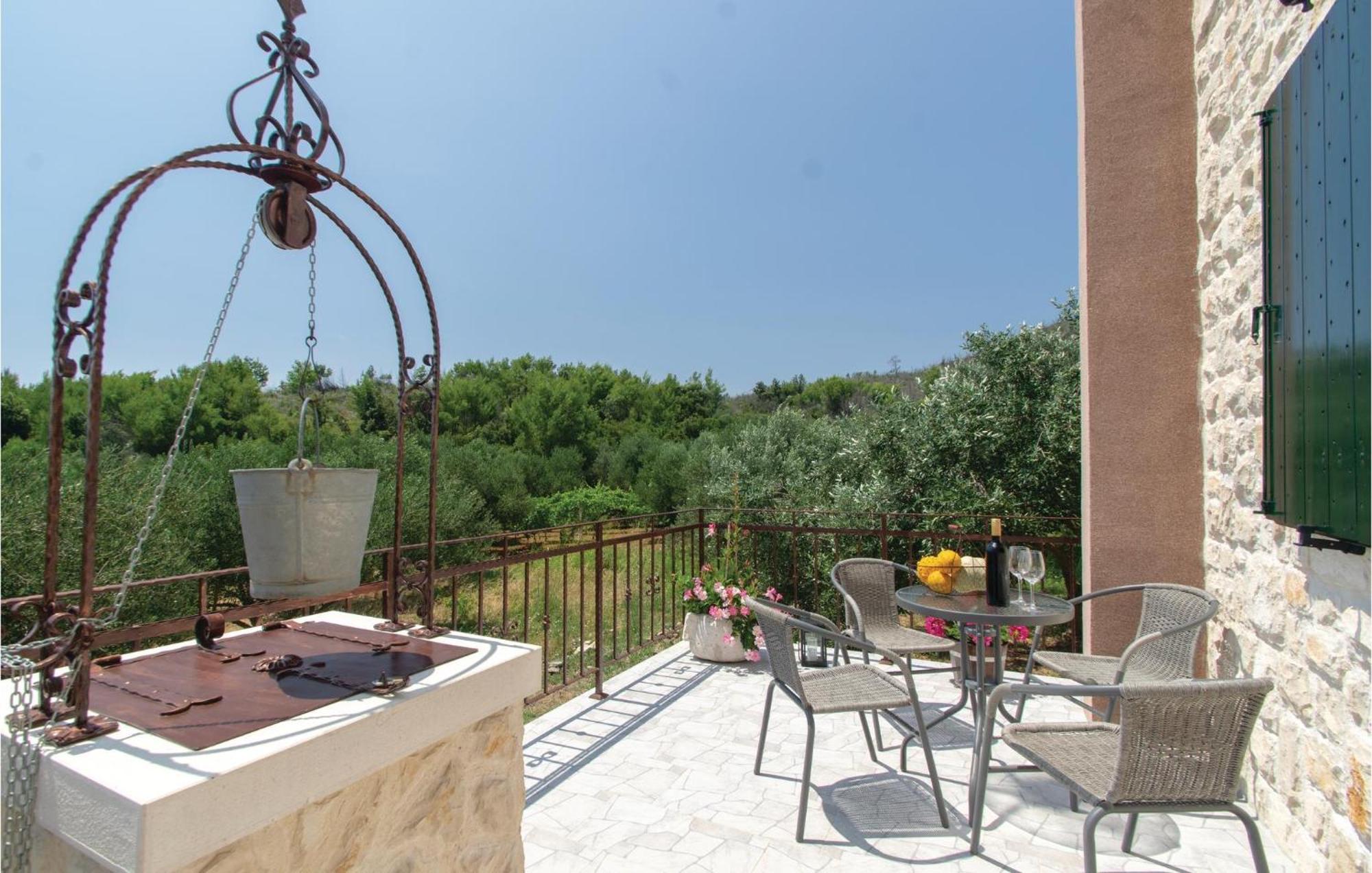 Awesome Home In Smokvica With Kitchen Eksteriør bilde