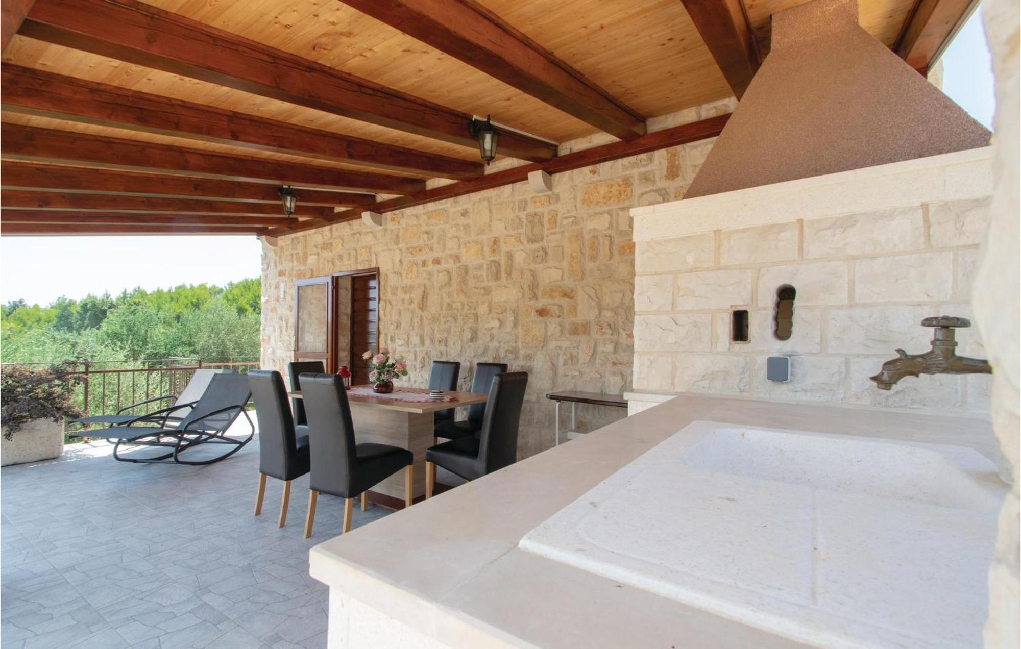 Awesome Home In Smokvica With Kitchen Eksteriør bilde