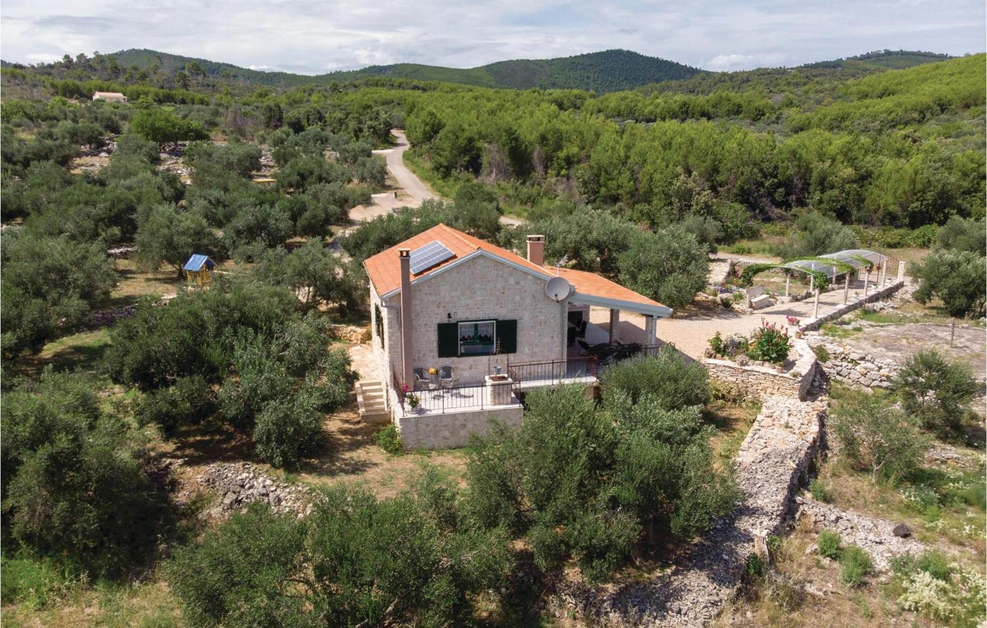 Awesome Home In Smokvica With Kitchen Eksteriør bilde